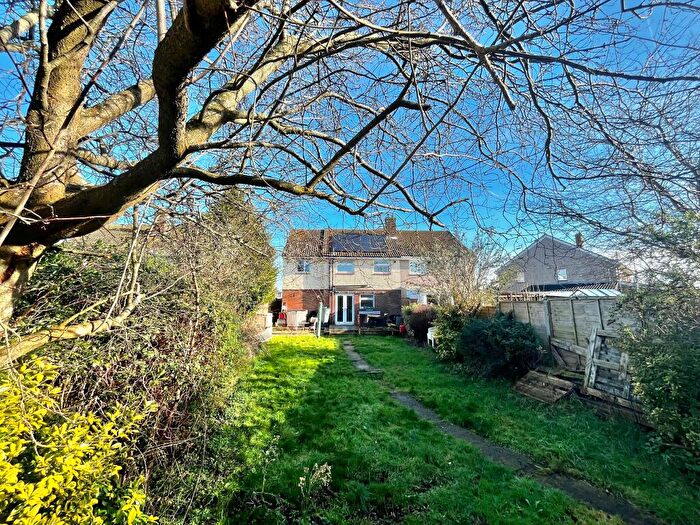 4 Bedroom Semi-Detached House For Sale In Keddows Close, Hythe, CT21