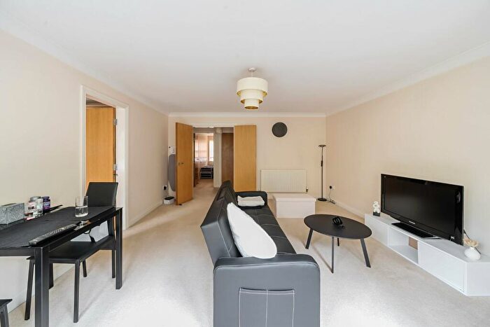 2 Bedroom Flat For Sale In Cornwall House, Portland Crescent, Harrogate, North Yorkshire, HG1