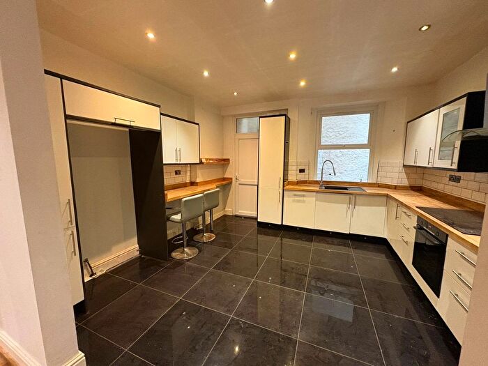 4 Bedroom Property To Rent In Magdalene Road, Torquay, TQ1