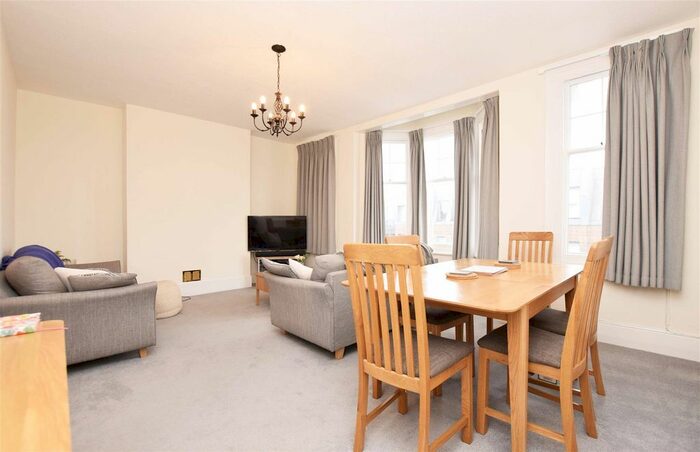 3 Bedroom Flat To Rent In Broad Street, Teddington, TW11