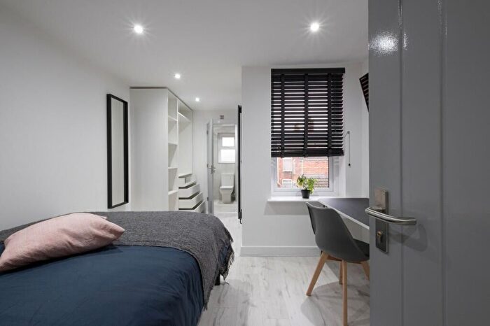 6 Bedroom Semi-Detached House To Rent In Kirkby Street, Lincoln, LN5