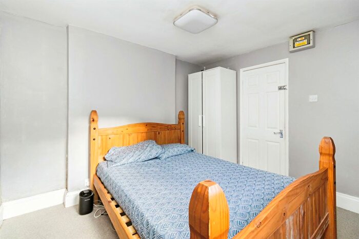 2 Bedroom Flat For Sale In Hele Road, Torquay, TQ2