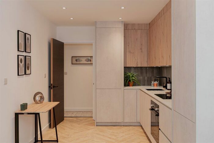 2 Bedroom Flat For Sale In Carna Court, Bell Street, Reigate, RH2