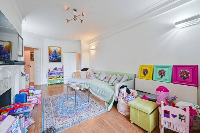 3 Bedroom Flat To Rent In Dorset House, Gloucester Place, Marylebone, London, NW1