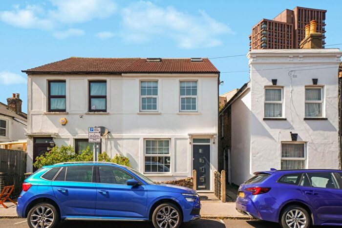 3 Bedroom End Of Terrace House For Sale In Laud Street, Croydon, CR0