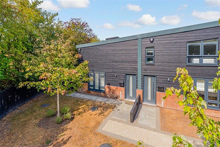 2 Bedroom Barn Conversion For Sale In Franks Lane, Horton Kirby, Dartford, Kent, DA4