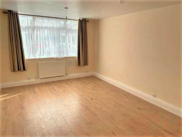 2 Bedroom Flat To Rent In Bath Road, Hounslow, TW5