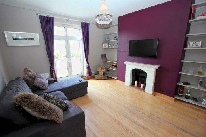 1 Bedroom Apartment To Rent In Hilliard House, Prusom Street, Wapping, E1W