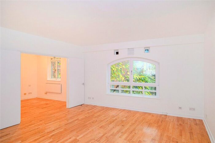 2 Bedroom Flat To Rent In Rosebery Court, London, EC1R