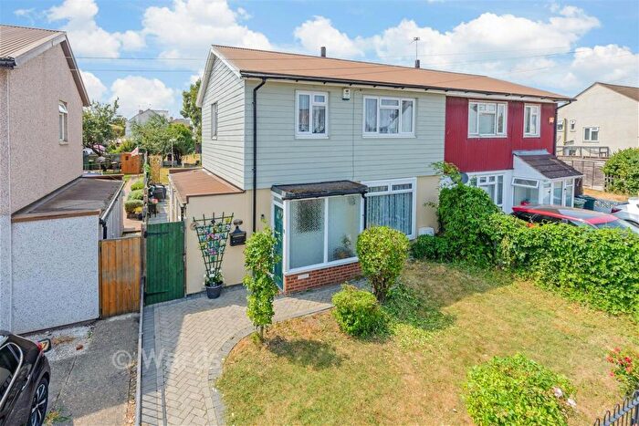 3 Bedroom Semi-Detached House For Sale In Kingsley Avenue, Dartford, Kent, DA1