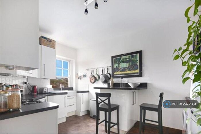 2 Bedroom Flat To Rent In Elthorne Road, London, N19