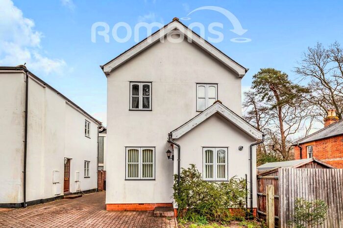 3 Bedroom Detached House To Rent In High Street, Sunningdale, SL5