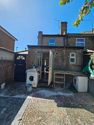 3 Bedroom Terraced House To Rent In Station Road, Hounslow, Greater London, TW3