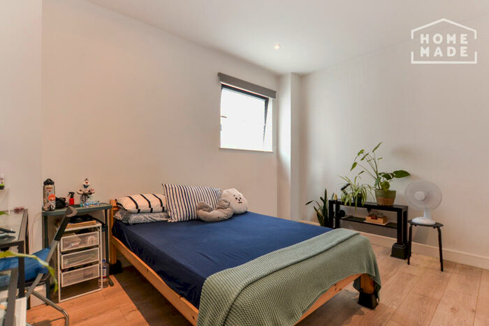 Flat To Rent In High Street Surrey, CR8