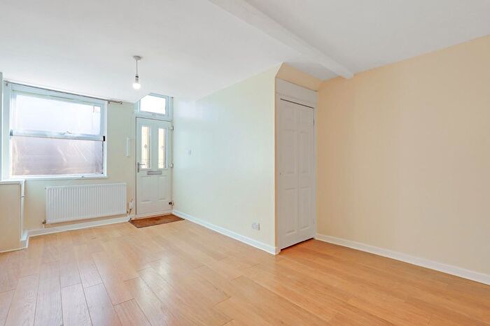 1 Bedroom Flat For Sale In Parish Lane, Penge, SE20