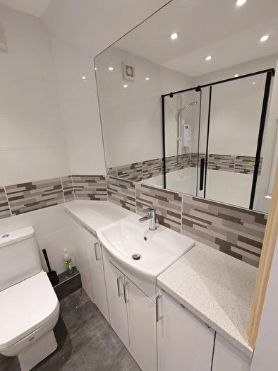 1 Bedroom Flat To Rent In Woodland Drive, Hove, Df, United Kingdom, BN3