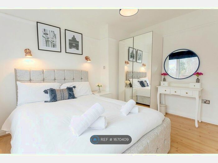 3 Bedroom Semi-Detached House To Rent In Bank Lane, Salford, M6