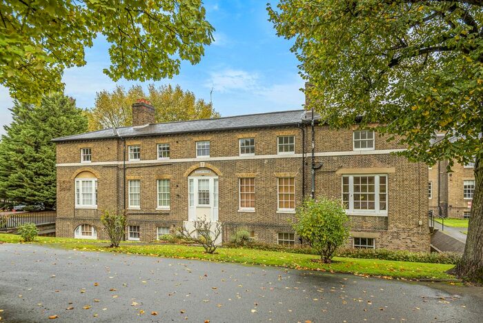 2 Bedroom Flat To Rent In Connaught Mews, London, SE18