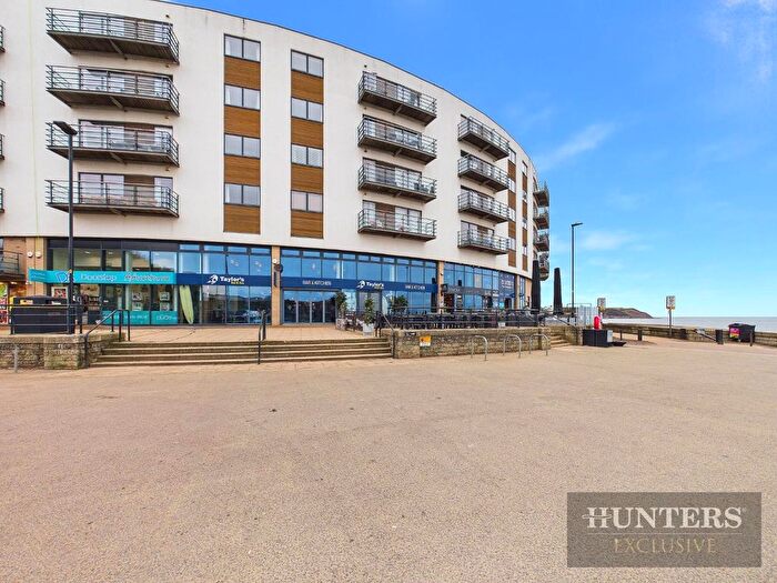 3 Bedroom Flat For Sale In Peasholm Gap, Scarborough, YO12
