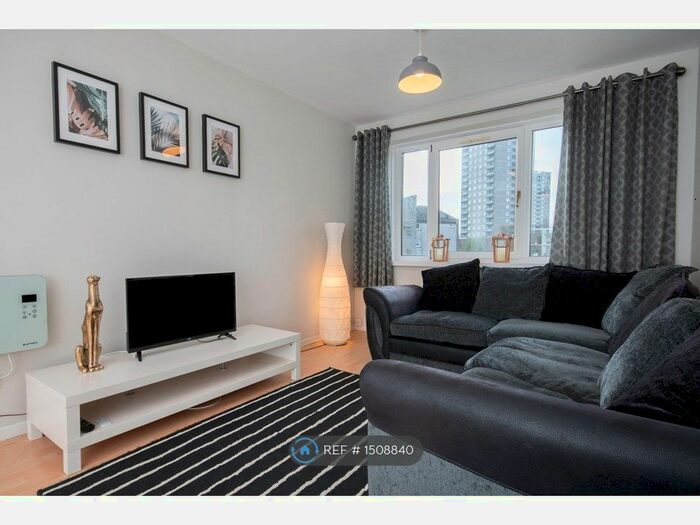 2 Bedroom Flat To Rent In Oldcroft Place, Aberdeen, AB16