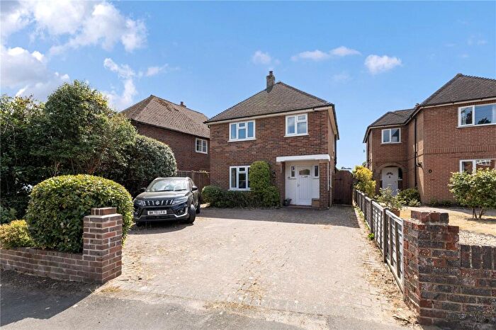 3 Bedroom Detached House For Sale In Nursery Road, Farncombe, Surrey, GU7