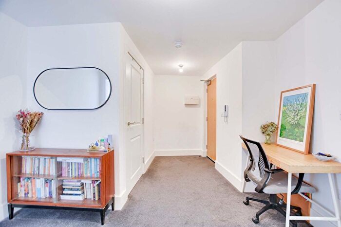 1 Bedroom Flat For Sale In Cowper Street, Knighton Fields, Leicester, LE2