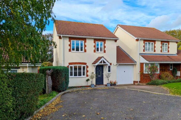 3 Bedroom Link Detached House For Sale In George Close, Bristol, BS48