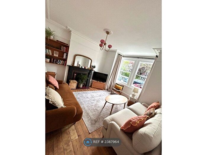 4 Bedroom Semi-Detached House To Rent In Mildred Avenue, Watford, WD18