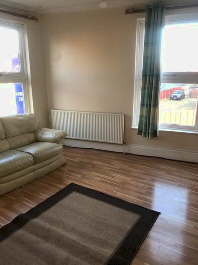 4 Bedroom Flat To Rent In Scovell Street, Salford, M7