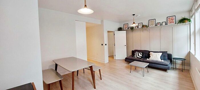 2 Bedroom Flat To Rent In Princess Street, Manchester, M1