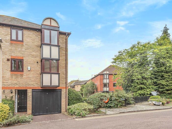 3 Bedroom Semi-Detached House To Rent In Heron Island, Caversham, Reading RG4