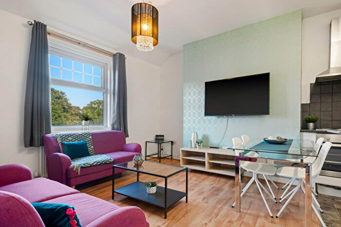 4 Bedroom House To Rent In Headingley Lane, Leeds, LS6