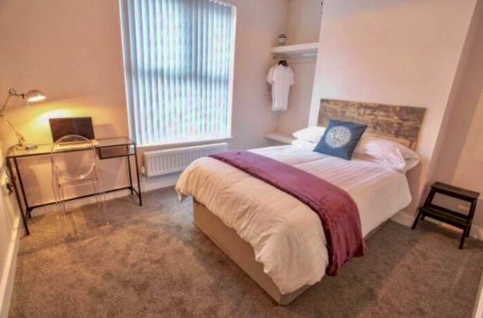 7 Bedroom Semi-Detached House To Rent In Romer Road, Liverpool, L6