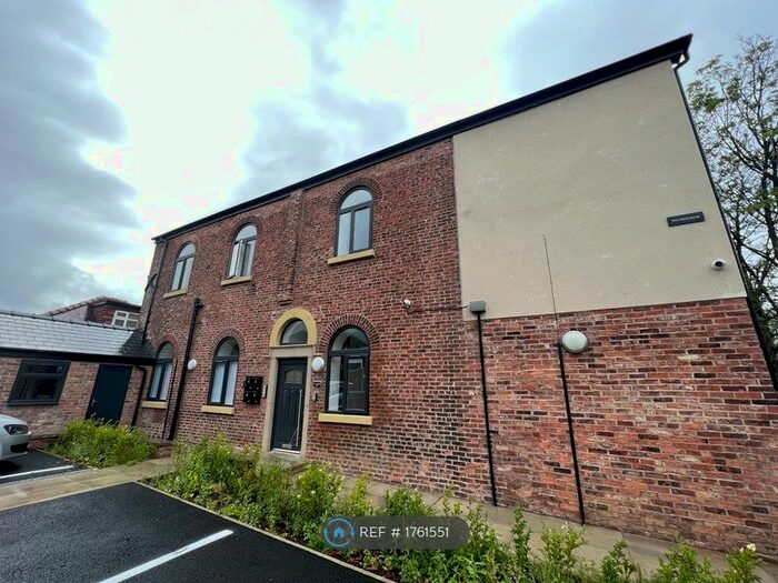 2 Bedroom Flat To Rent In Two Trees House, Denton, Manchester, M34