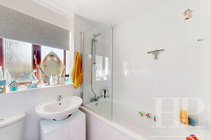 3 Bedroom End Of Terrace House For Sale In Capsey Road, Ifield, RH11