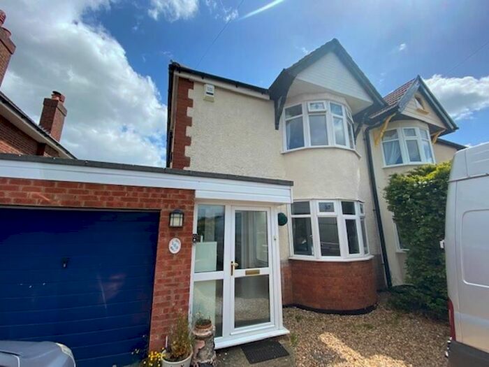3 Bedroom Semi-Detached House To Rent In Eastcotts Road, Bedford, MK42