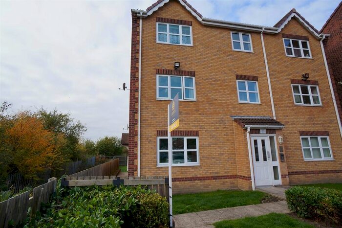 2 Bedroom Flat To Rent In Sandringham Court, Streethouse, Pontefract, WF7