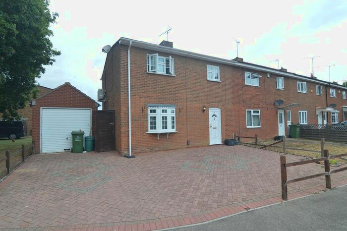 3 Bedroom End Of Terrace House To Rent In Pattiswick Square, Basildon, SS14