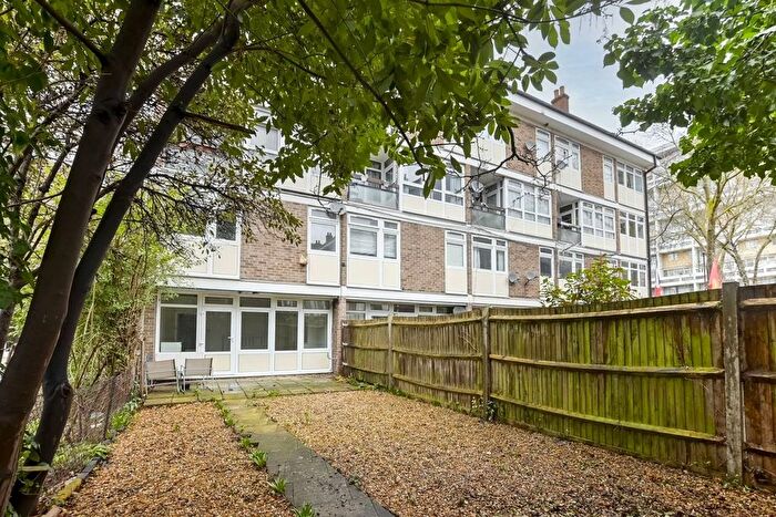 3 Bedroom Maisonette To Rent In Saint James's Crescent, London, SW9
