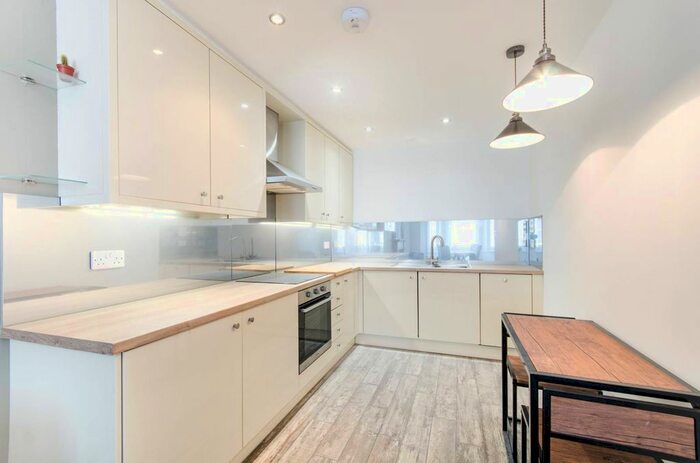 2 Bedroom Flat To Rent In Westgate Terrace, Chelsea, London, SW10