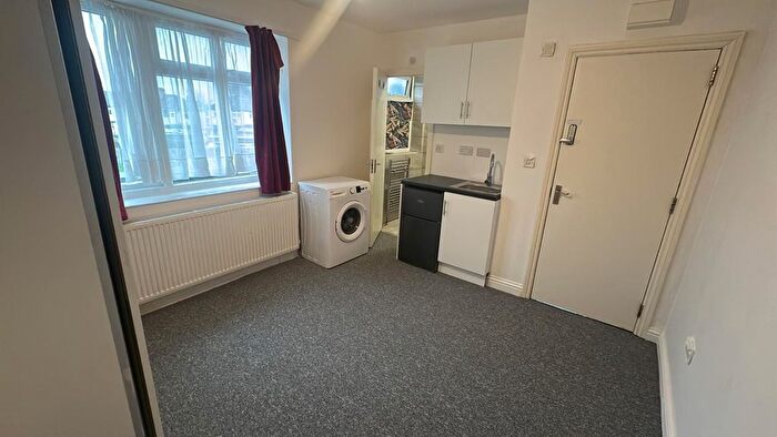 1 Bedroom Flat To Rent In Westleigh Gardens, Edgware, HA8