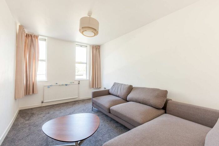 1 Bedroom Flat To Rent In Whitecross Street, Clerkenwell, London, EC1Y