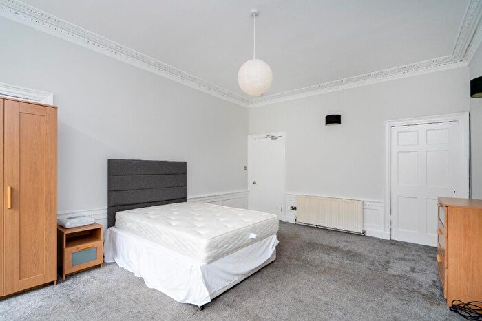 3 Bedroom Flat To Rent In Montague Street, Newington, Edinburgh, EH8
