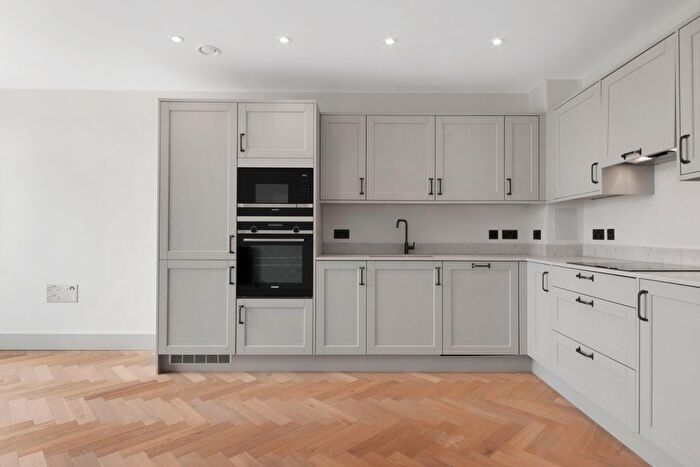 2 Bedroom Flat To Rent In Clifton Mansions, Park Avenue, NW2