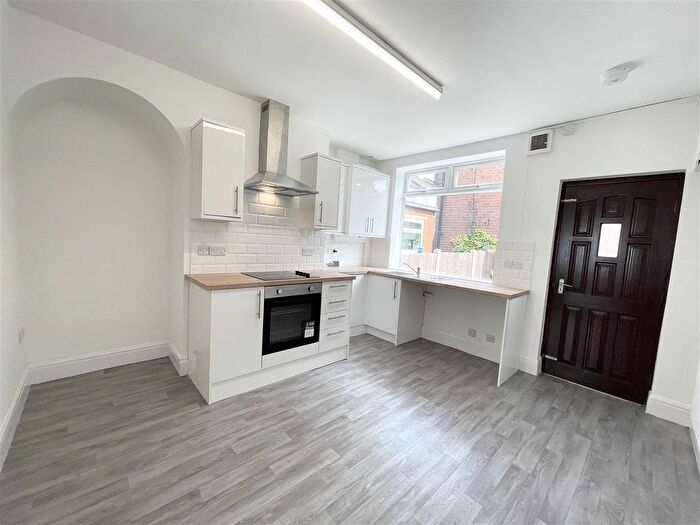 2 Bedroom Town House To Rent In Castlefield Street, Shelton, Stoke-On-Trent, Staffordshire, ST4