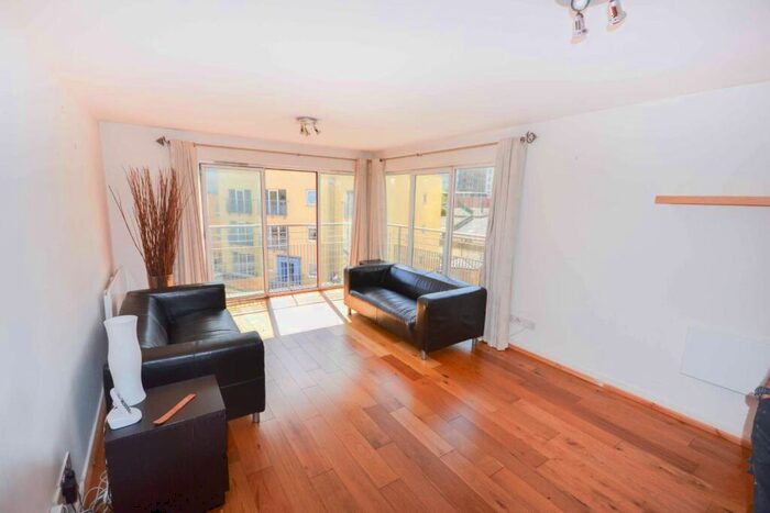 2 Bedroom Flat To Rent In Premiere Place, Canary Wharf, London, E14
