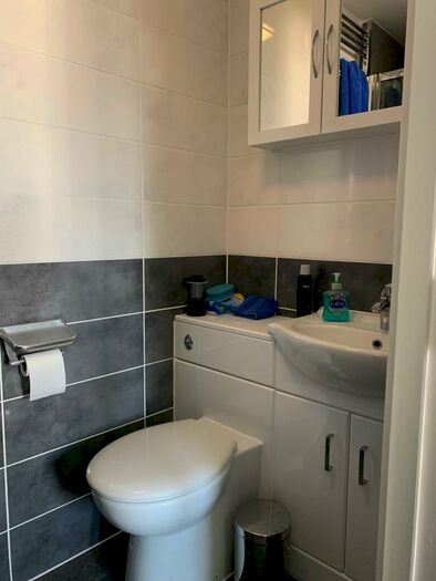 Studio To Rent In - Derrys Villa, Flat, PL4