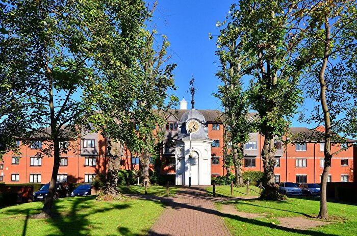 1 Bedroom Flat To Rent In Limetree Walk, Tooting, London, SW17
