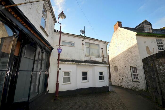 1 Bedroom Flat To Rent In Cross Street, Redruth TR15