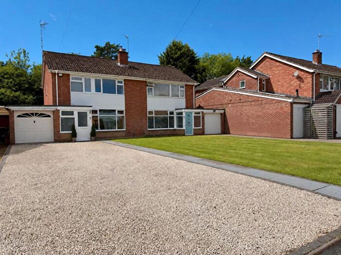 3 Bedroom Semi-Detached House For Sale In No Chain - Bridge Street, Warwick, CV34